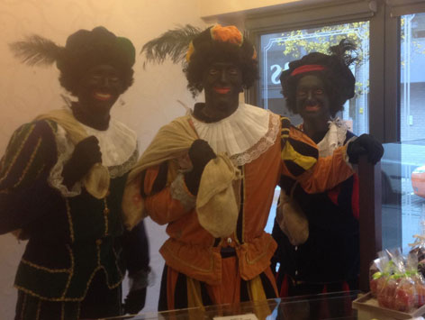 Zwarte Piet op bezoek in het Lantaarnpad